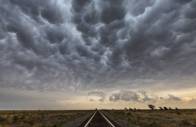 Breathtaking Weather Photos From Storm Chaser Kelly DeLay
