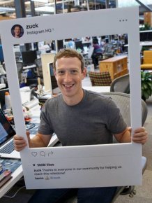 Somebody Noticed Something Peculiar In This Photo Of Mark Zuckerberg