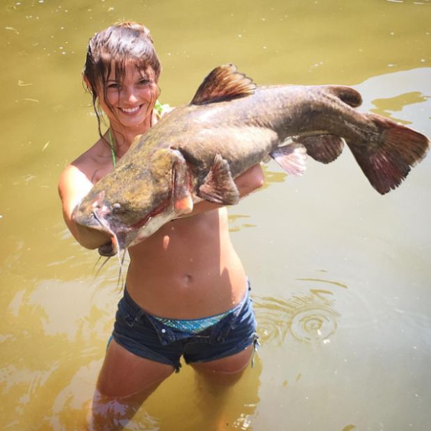 Alabama Uses Her Bare Hands To Catch A 30 Pound Catfish