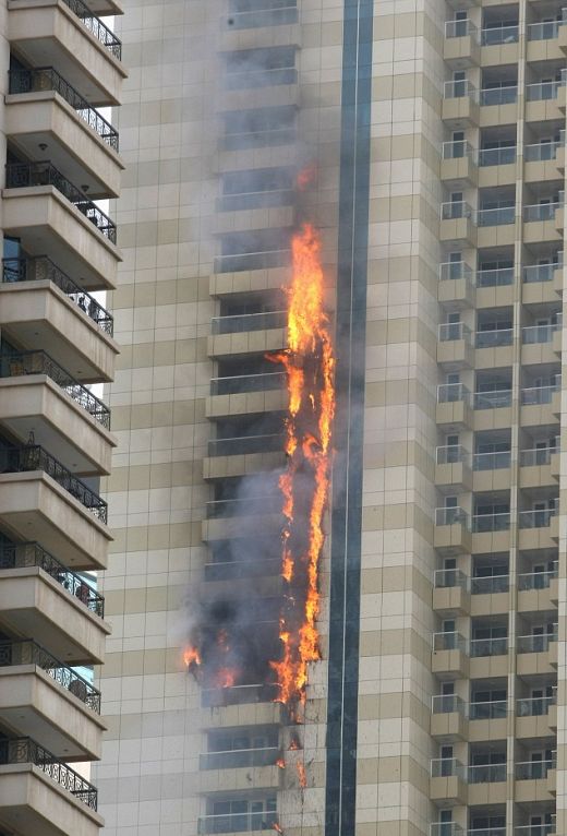 Massive Fire Breaks Out In A 75 Story Building In Dubai