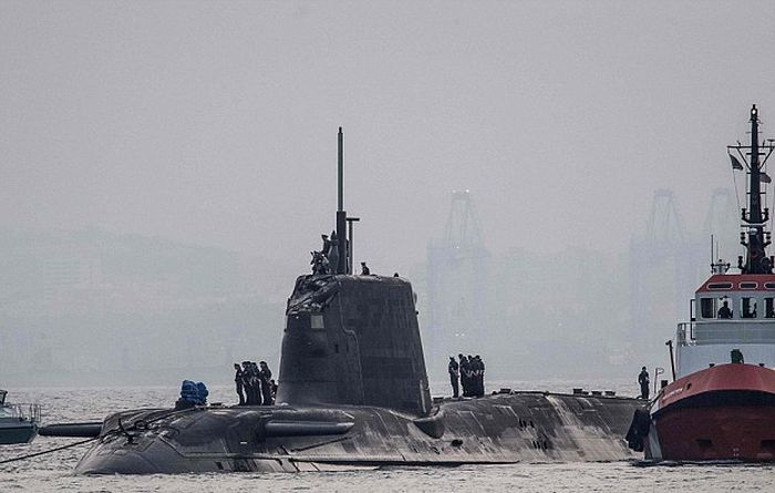 Britain's Most Advanced Sub Forced To Dock After Accident In The Water