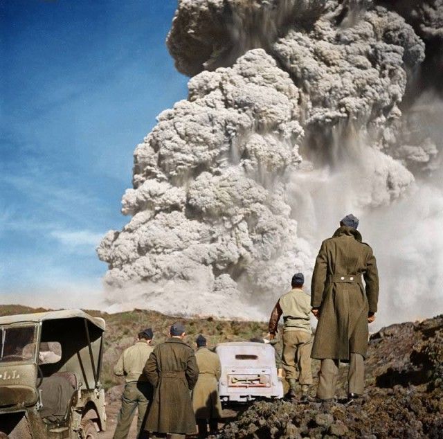 Pictures That Capture The Everyday Lives Of Soldiers At War