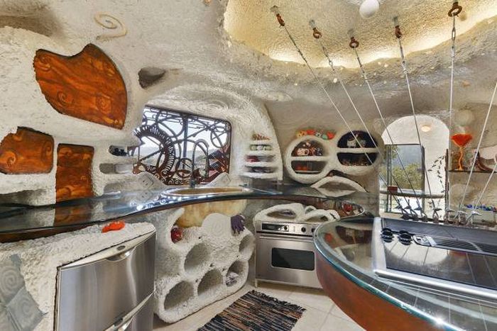 No One Wants To Buy This House Because Of The Crazy Design