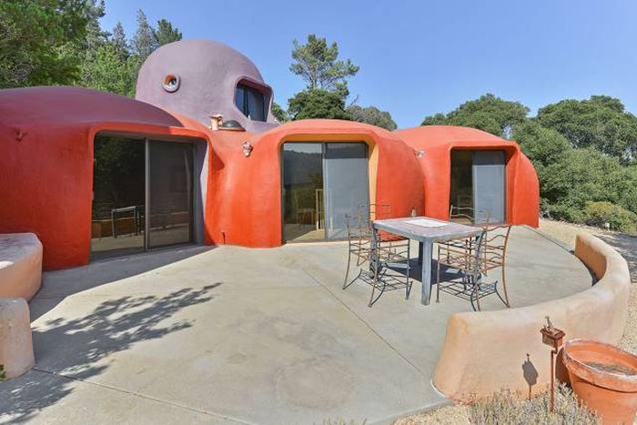 No One Wants To Buy This House Because Of The Crazy Design