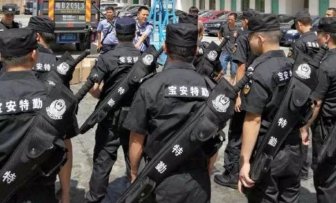 Shenzhen Police Get New Weapon Kits