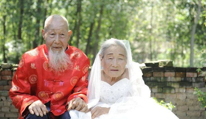 Chinese Couple Take First Wedding Photos After 80 Years Of Marriage