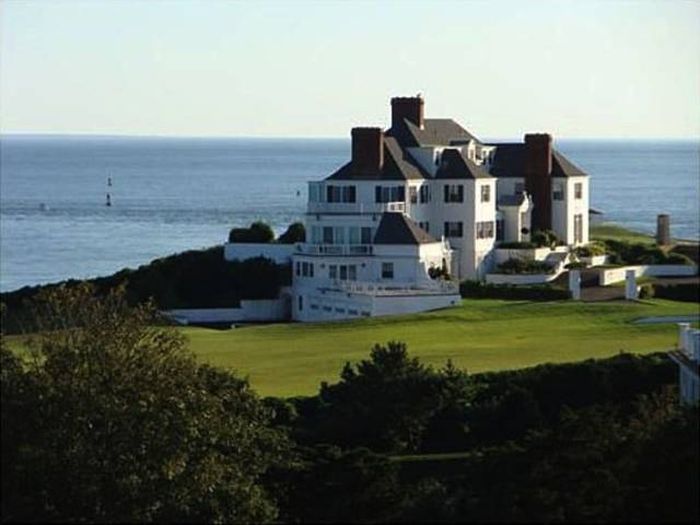 An Inside Look At Taylor Swift's $17 Million Dollar Rhode Island Mansion