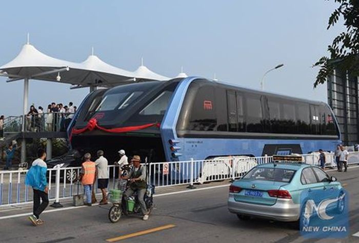 Elevated Bus Goes For A Test Drive In China