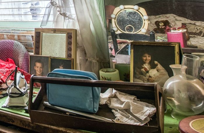 You're Going To Be Shocked When You See This Abandoned Hoarder House