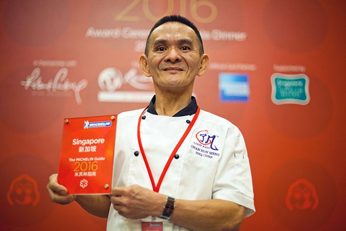 Street Vendor In Singapore Receives Michelin Star
