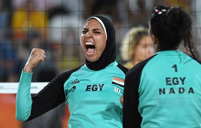 Perfectly Timed Photos Capture The Differences Between Egyptian And German Teams