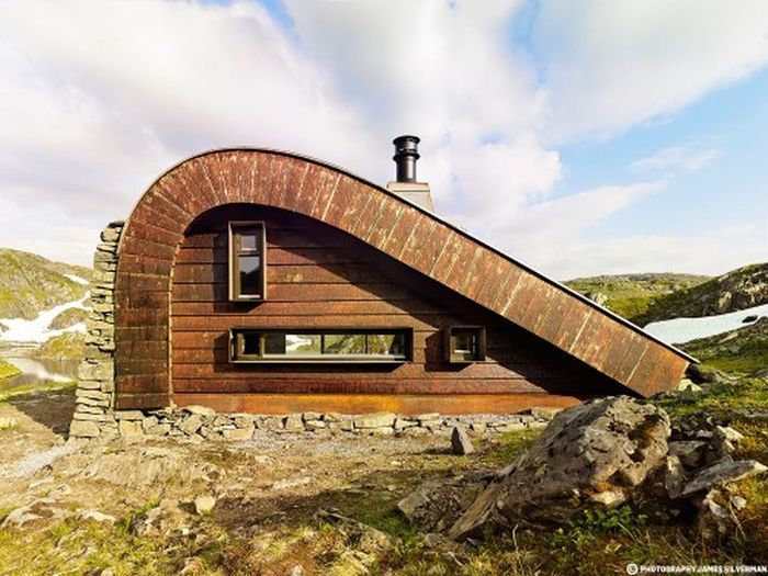 Modern Hut In Norway Easily Blends In With Its Surroundings