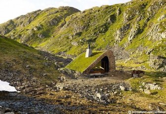 Modern Hut In Norway Easily Blends In With Its Surroundings