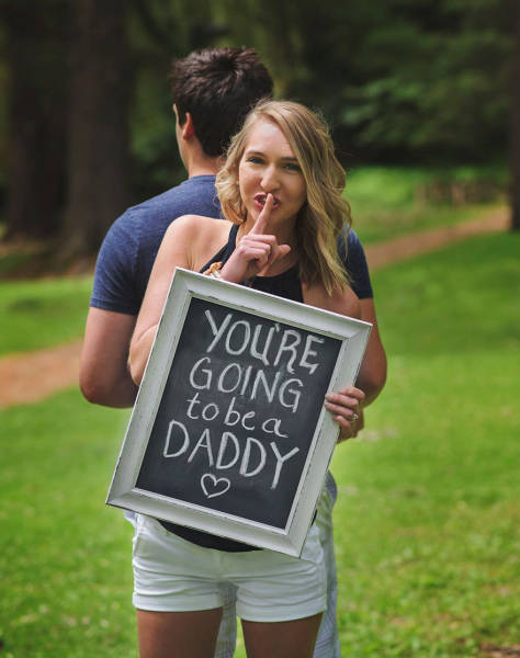 Wife Comes Up With Creative Way To Announce That She's Pregnant