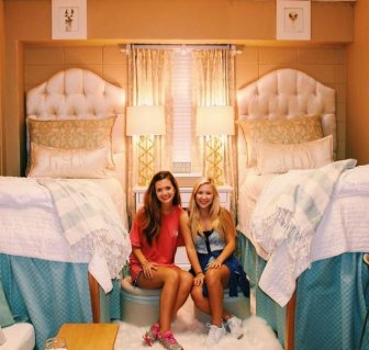 First Year College Students Give Their Room An Amazing Makeover