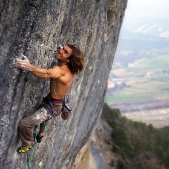 Impressive Pictures Of Mountain Climbers Who Have No Fear