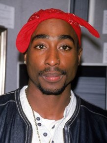 Fans Are Claiming That This Selfie Proves Tupac Shakur Is Still Alive