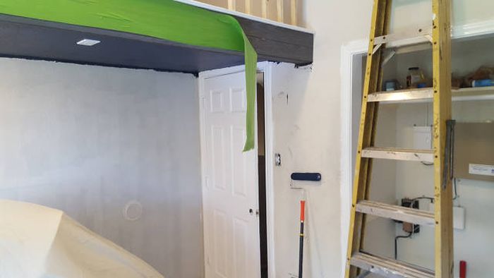 Father Of The Year Builds An Amazing Bedroom For His Son
