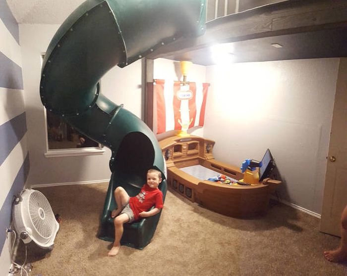 Father Of The Year Builds An Amazing Bedroom For His Son