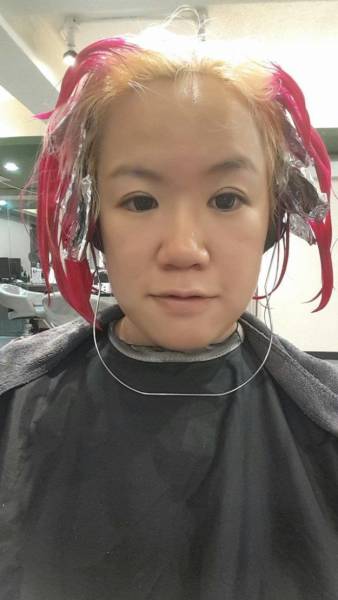Woman's Failed Attempt At Ombre Hair Turns Into A Nightmare