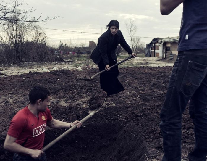 A Day In The Life Of Romanian Gypsies Living On The Polish border