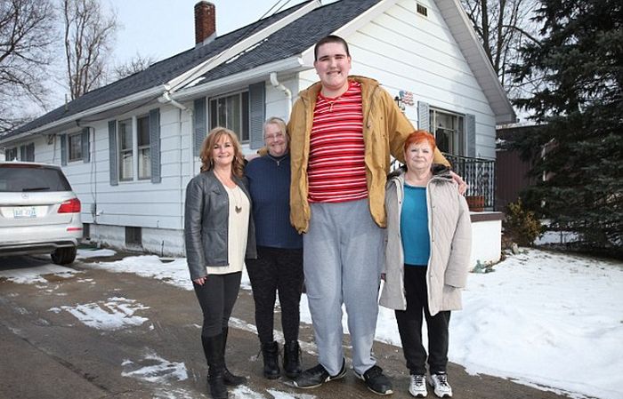 The World's Tallest Teenager Just Can't Stop Growing