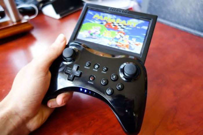 Guy Makes An Amazing Portable Retro-Gaming Console