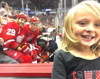 Detroit Red Wings Players Photobomb Young Girl's Photo