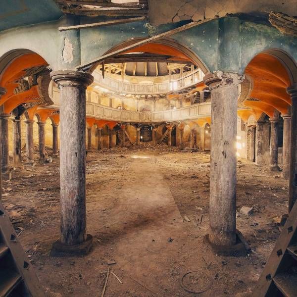 Breathtaking Photos Of Beautiful Abandoned Places
