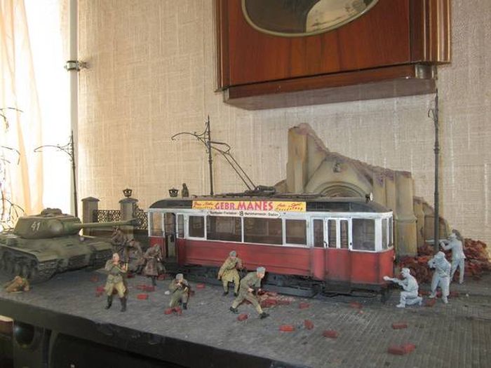 Incredible Diorama Recreates The Drama Of War