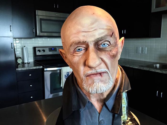 Talented Baker Creates Incredibly Realistic Breaking Bad Cake