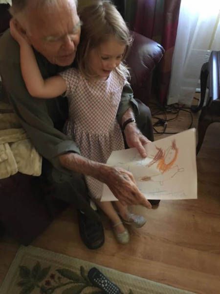 Little Girl Befriends An Elderly Man And Changes His Life