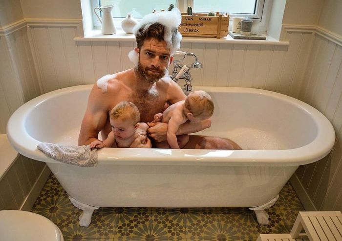 Father Of 4 Goes Viral Thanks To His Awesome Instagram Pics