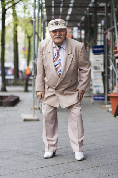 This 86-Year-Old Tailor Wears A Different Outfit To Work Everyday