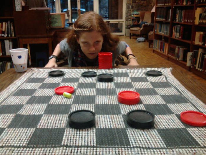 Guy Documents His Cousin's Defeat In Their Thanksgiving Checkers Challenge
