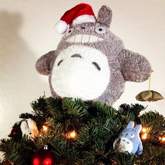 A Collection Of Amusing And Creative Christmas Tree Toppers