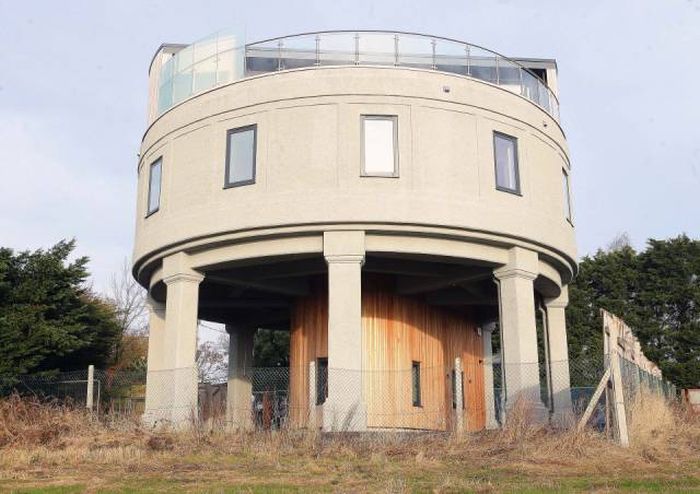 Water Tower Gets Turned Into A Luxurious Family Home