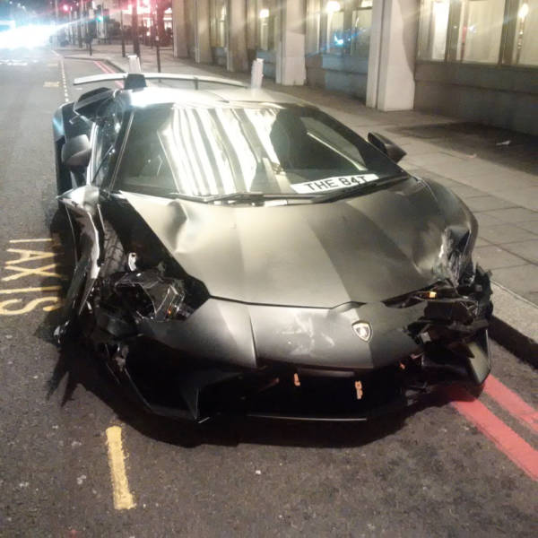 Lamborghini Gets Abandoned On The Streets Of London After An Accident