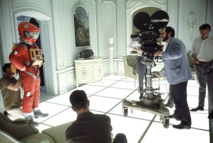 32 Rare Behind The Scenes Pictures From Famous Movies