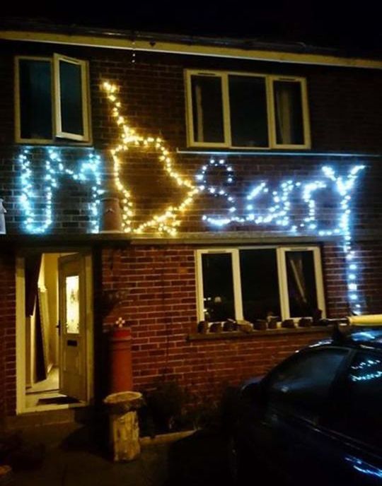 Father Of Four Arrested Because Of His Rude Christmas Light Display