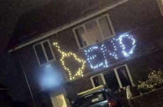 Father Of Four Arrested Because Of His Rude Christmas Light Display