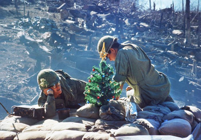 25 Interesting Photos Of Christmas Past