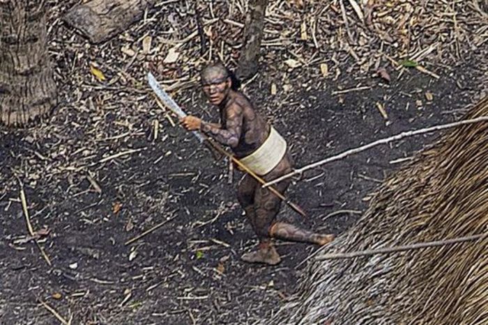 Photographer Snaps Photos Of Savage Tribe In The Amazon
