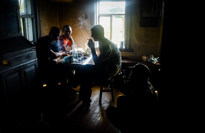 Eerie Photos Capture The Lives Of People Living In Russia's Dying Towns