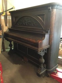 Guy Converts 1907 Upright Piano Into A Luxurious Desk