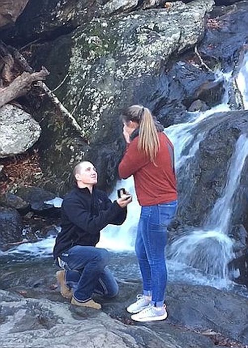Hilarious Images Capture Holiday Romance Gone Wrong