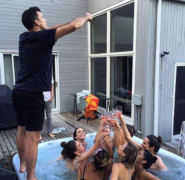 Men Reveal The Other Side Of Perfect Social Media Snaps
