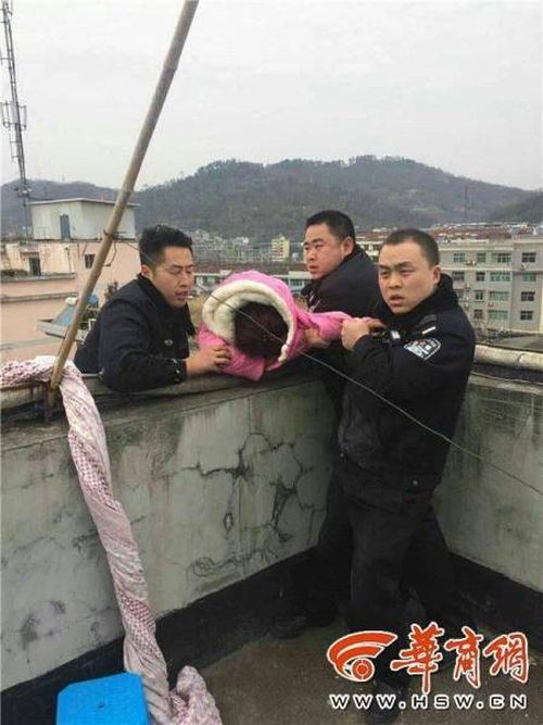 Chinese Man Won't Let Go Of His Wife
