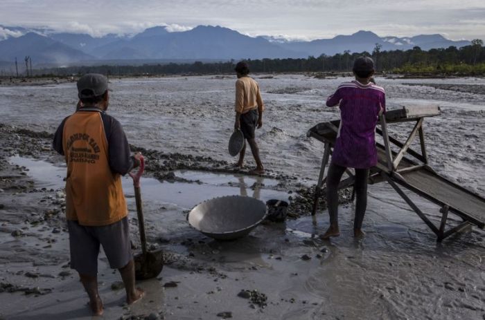 On The Ground With Gold Miners In Indonesia