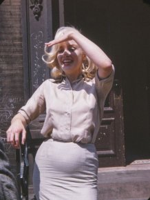 Vintage Photos Show A Pregnant Marilyn Monroe